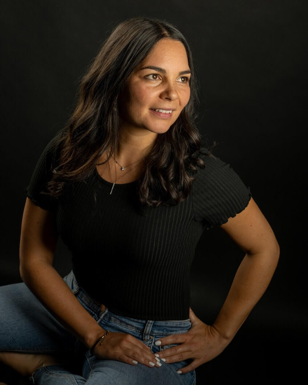 Google Ranking verbessern im Aargau Portraitbild von Corinne von halbrund mit blauem Blazer